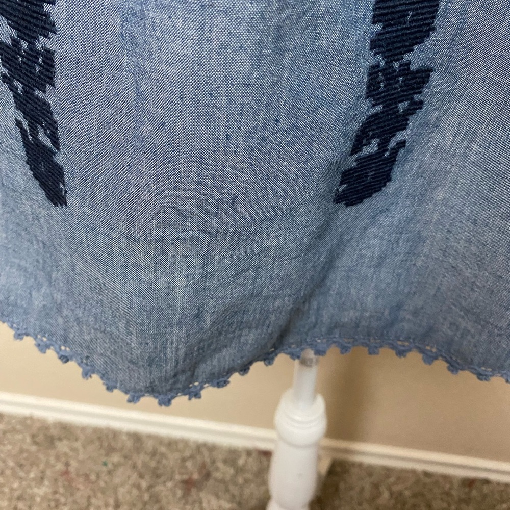 Denim 24/7 Blue Chambray Sequin & Embroidered Peasant Boho Blouse Size 18W - Picture 6 of 13